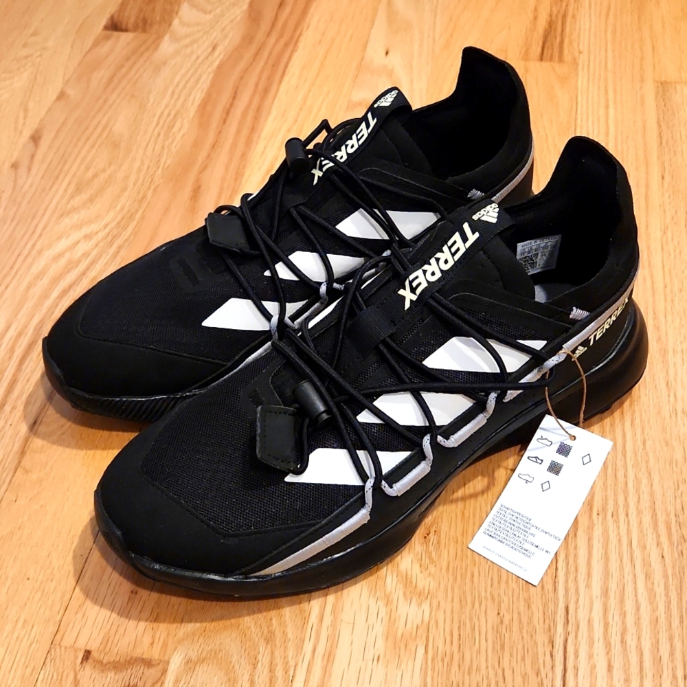 Adidas men's TERREX sneakers size 11. NWT.